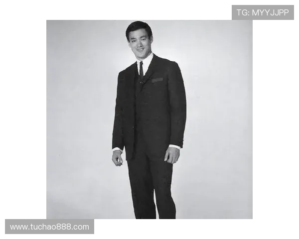 少年足球天才李小龙的成长历程与未来展望揭秘 少年足球天才李小龙的成长历程与未来展望揭秘