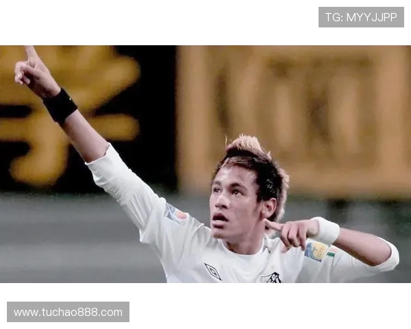 戴眼镜踢足球的球星们 展现非凡技艺与独特魅力 戴眼镜踢足球的球星们 展现非凡技艺与独特魅力