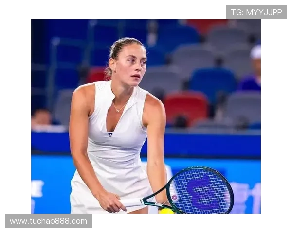 足球场上的中筒袜球星盘点 哪些球员以其独特风格成为时尚先锋 足球场上的中筒袜球星盘点 哪些球员以其独特风格成为时尚先锋